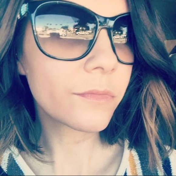 Meet your Posher, Amanda - Picture 1 of 1